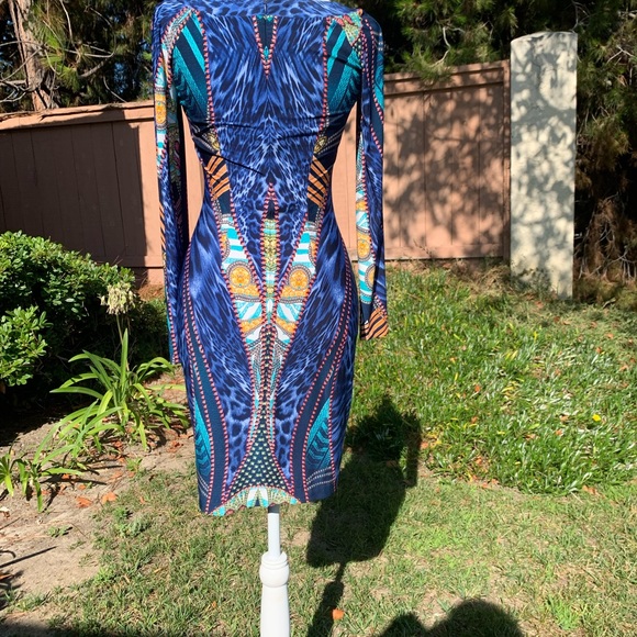 Cache amazing colours and fabric Design. Gorgeous! - Picture 3 of 6